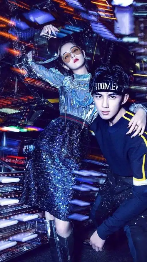 吴磊与热巴写真cp感十足