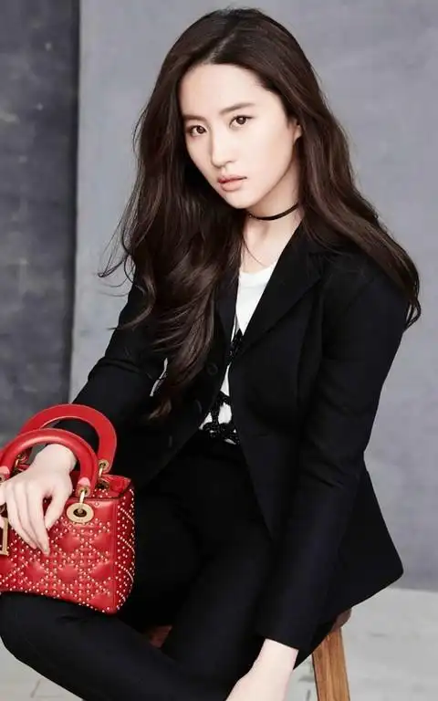 女神写真集刘亦菲黑色西装尽显女神风范