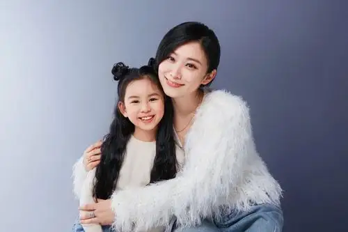 贝倩妮和她的女儿小悠