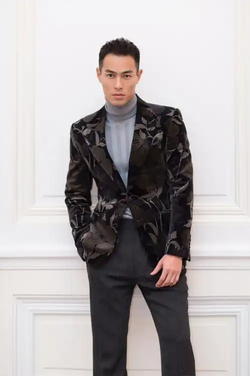 杨佑宁亮相纽约秀场 风雅不羁别具型格