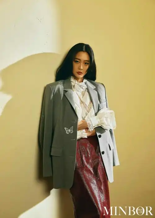 克拉拉写真大片曝光慵懒淡然展示真正的自我