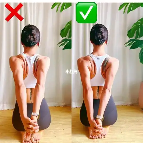 昨晚有一个小伙伴微信我说这个瑜伽动作不能练了,专家说越练斜方肌