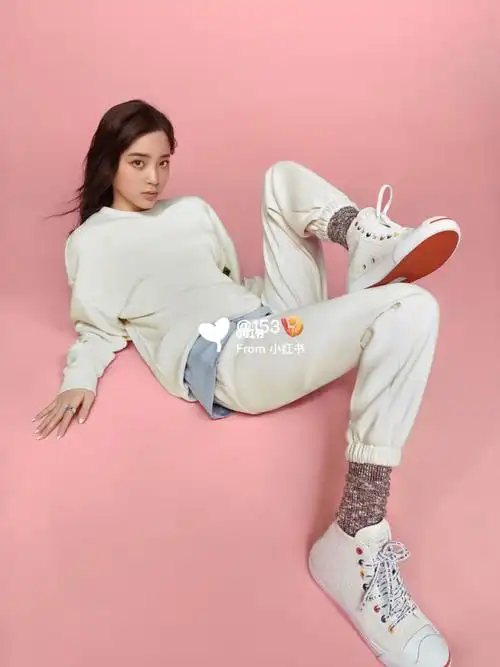converse x 欧阳娜娜联名鞋款99_欧阳娜娜_鞋子_匡威怎么样_中国