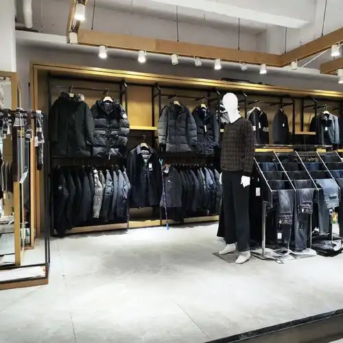 天寒地冻,本店新上大量新款男女羽绒服!欢迎选购!地址,瑞鸿酒 - 抖音