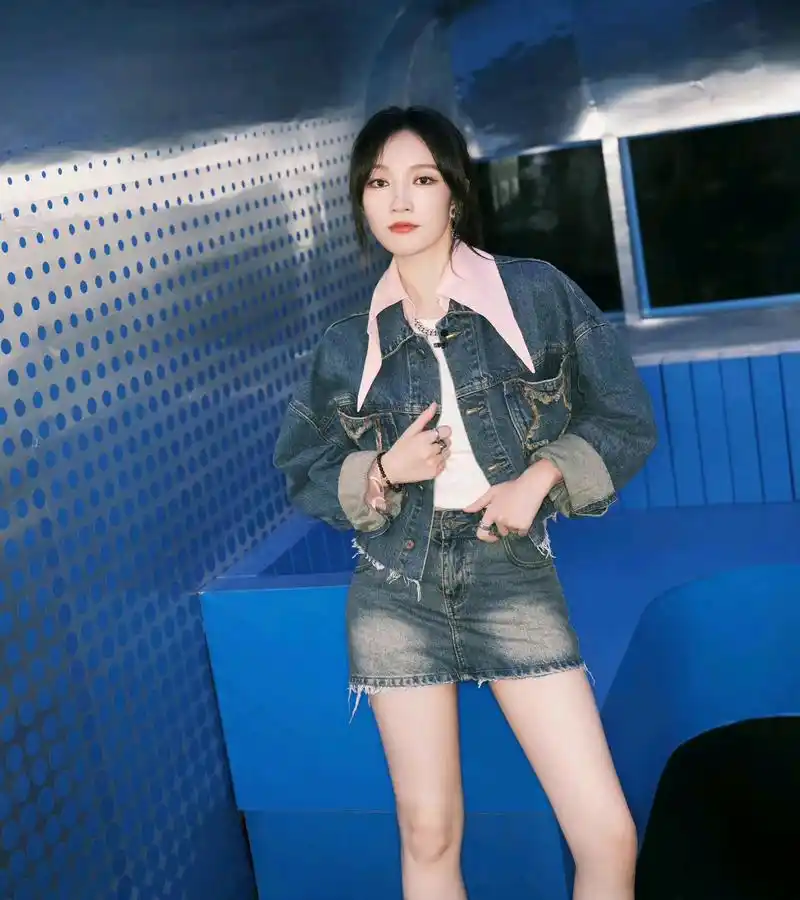 肤白貌美大长腿的孟佳