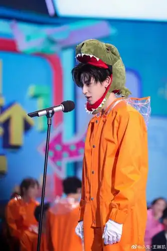 感受一下小鬼的日常撒娇 弹壳都招架不住