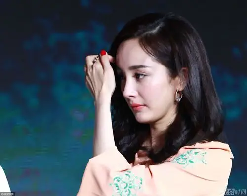 都是白浅惹的祸!杨幂双下巴频现捋发似遮发际线