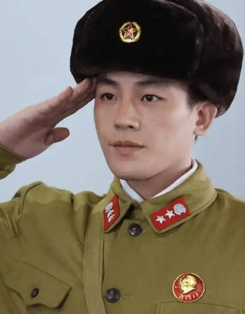 近期,欧豪的一组相片造成了大伙儿的留意,显而易见欧豪换了新做的发型