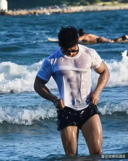 【黑皮腹肌诱惑185cm神似黄景瑜,看我的185黑皮男模秀腹肌】_肌肉