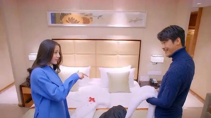 克拉恋人: b>高雯沈东军 /b>野外拍摄,为何被迫在酒店同住,发生了什么