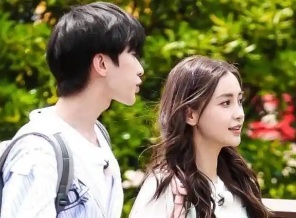 李晨_姿势_蔡徐坤