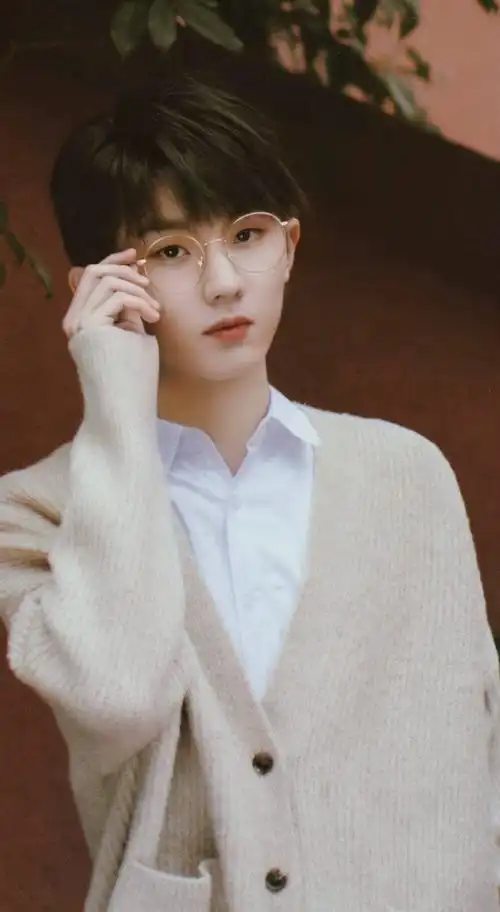 马嘉祺黑衬衫眼镜杀#不同的风格不同的帅气#马嘉祺 蜉蝣