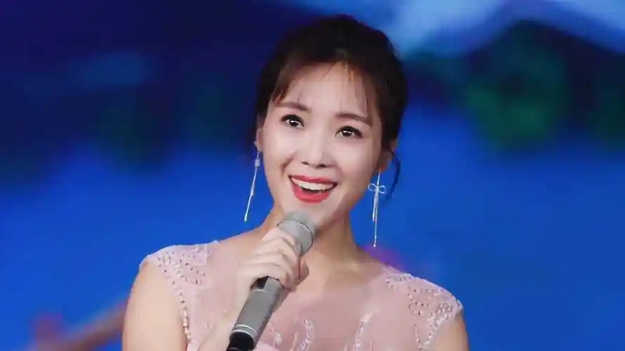 云朵大型清唱现场,没有百万调音师也惊艳四座,实力上演开口跪!