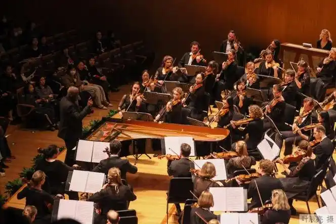 观众席 | 一场美式狂想的冒险之旅__财经头条