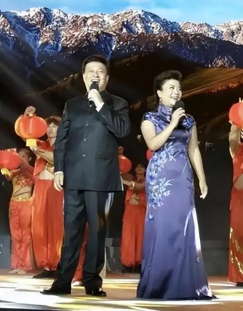 在恩师金铁霖的指导下,张也的歌唱水平与艺术造诣更是上了一个新台阶.