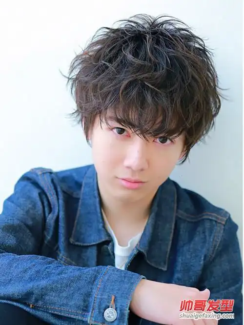 好看的男生空气感刘海烫发图片 男生烫发设计