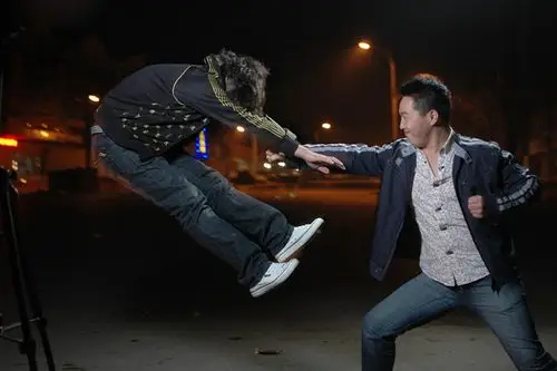 实拍街头斗殴,真正的暴力对抗.