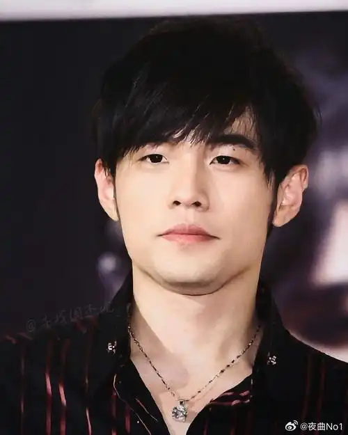 周杰伦年轻的时候好可爱