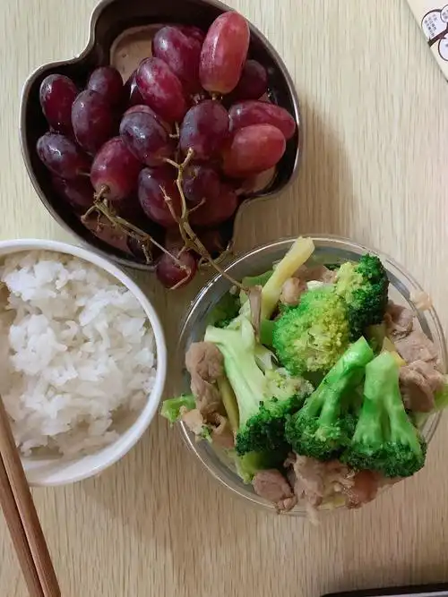 一个人吃饭也能吃出幸福感.简单的午饭