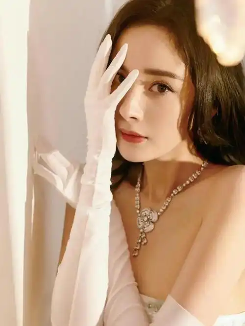 杨幂撩汉谁招架得住网友简直是男神收割机