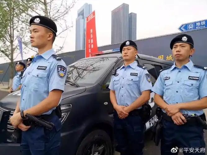 辅警新警服99撞衫香港ptu机动部队