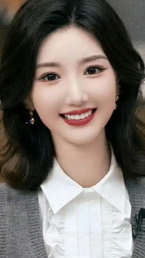 毛晓彤疑似整容?网友评价:鼻子也太奇怪了