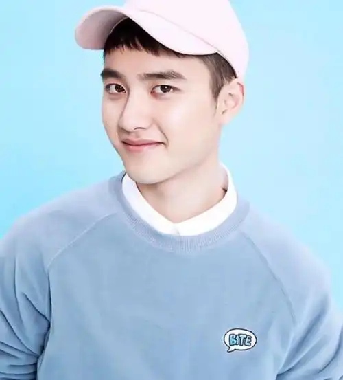 回顾:韩国男团exo的成员都暻秀因为在电视台内部吸烟被罚款