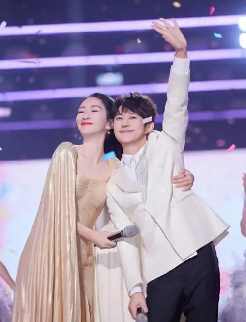 何炅50岁生日,张杰谢娜等众星发文为他庆生