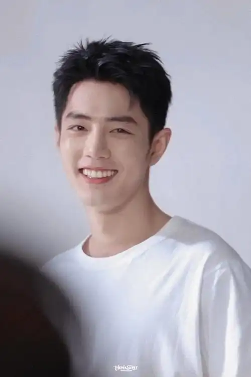 肖战嘴角上扬##肖战