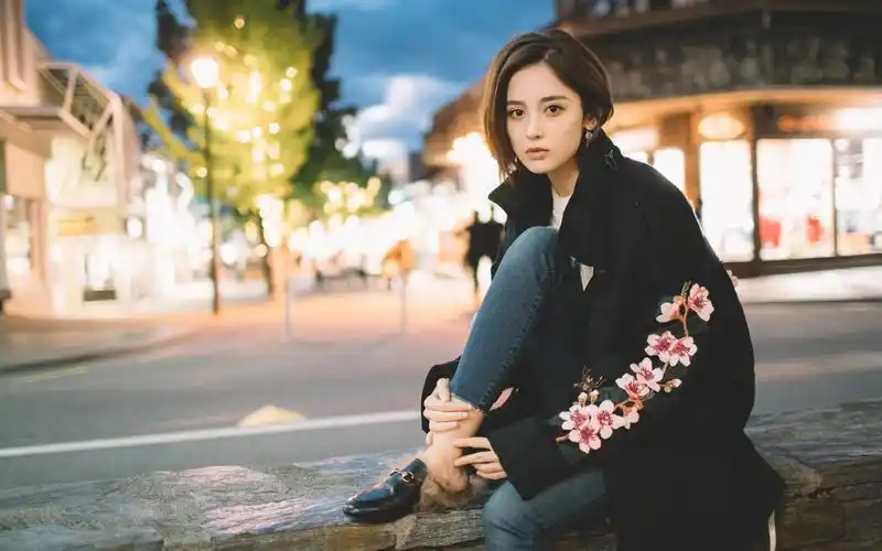 古力娜扎新西兰街头性感写真高清电脑壁纸-大陆明星-手机壁纸下载-美