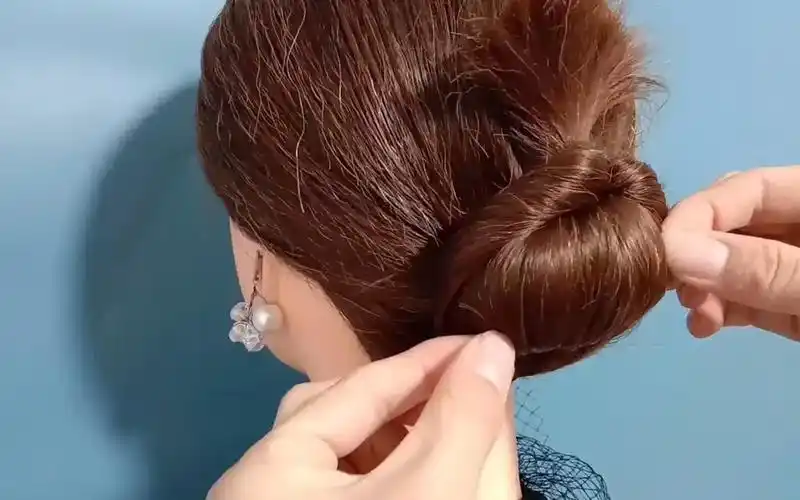 50-60岁妈妈婆婆教你这样盘发,气质优雅又大方,扎完越看越好看
