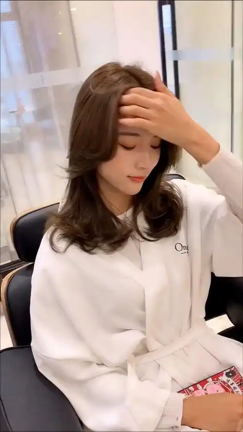 我又换发型啦落肩锁骨发9999 这个造型应该是最经典的发型之一了