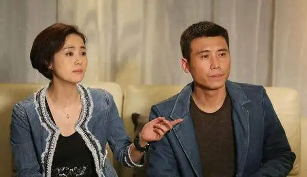 李乃文个人资料简介 李乃文和绯闻老婆杨婷合照