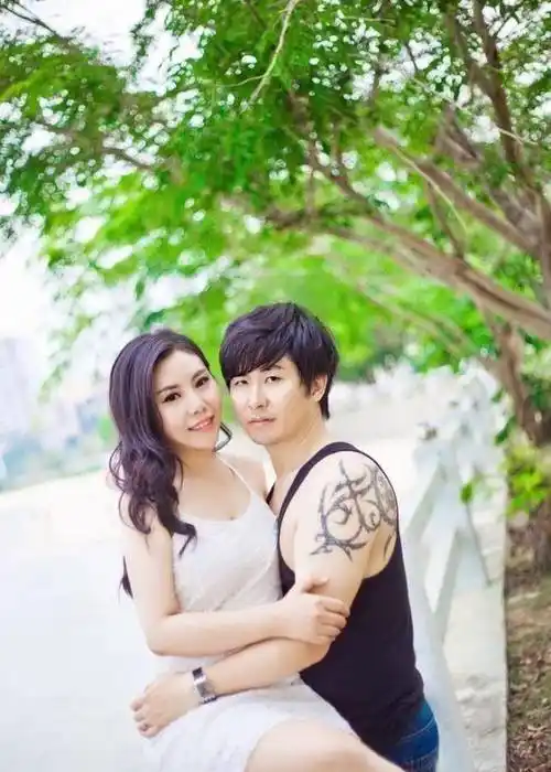 原创超女纪敏佳结婚老公竟撞脸沙宝亮同一届李宇春红了周笔畅变化最大