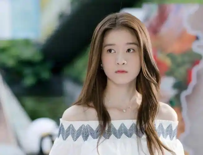 可秦俊杰那时还在和杨紫恋爱中,在知道对方有女朋友的情况下,如果两人