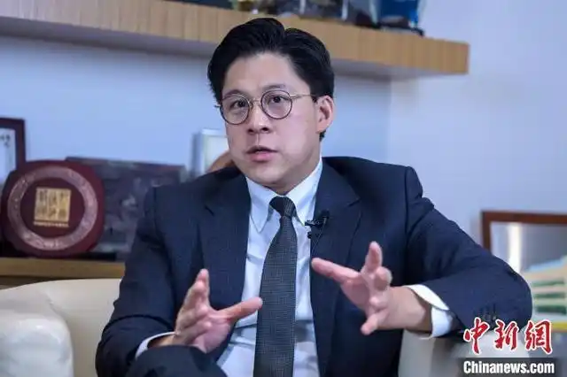 专访霍启刚要看到我们从哪里走来走得有多骄傲