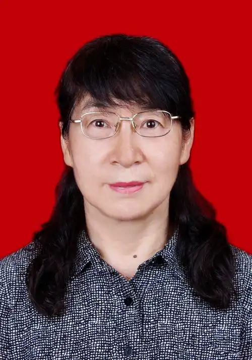 蓝/红底免冠证件照(如不会插入照片请将电子照片单独发刘叶楠)