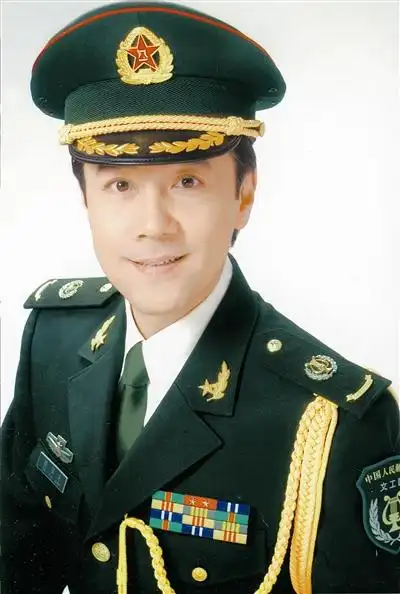 士兵的桂冠 ■总政歌舞团 蔡国庆