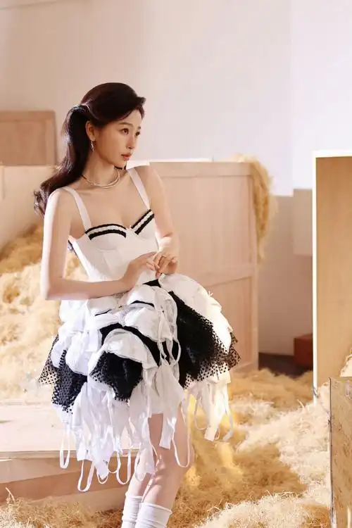 来自星星的穿搭##虞书欣elle春日慵懒大片##虞书欣elle油画少女大