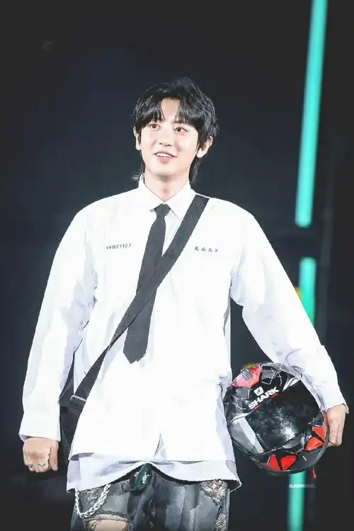 朴灿烈将8月solo出道##朴灿烈照片