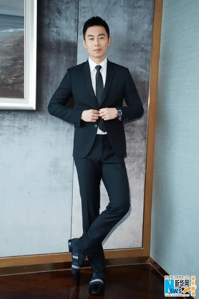 朱亚文曝气质写真霸道总裁范儿引尖叫