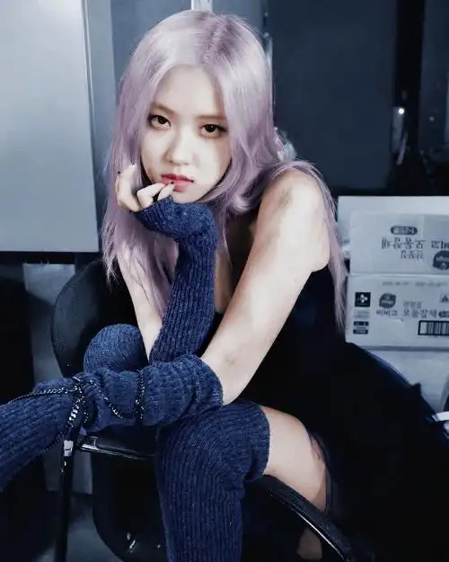 朴彩英(rosé),1997年2月11日出生于新西兰奥克兰,韩国女歌手