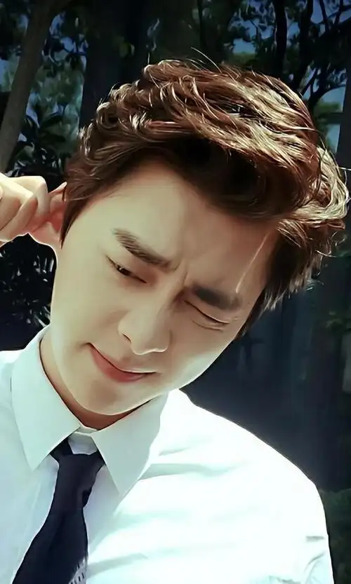 荒诞.除了女士之外贝,李易峰还有另一个女人.