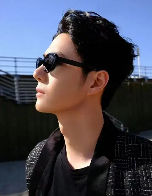 王一博看秀造型##王一博