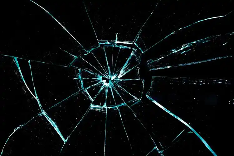 破碎的弹孔玻璃背景高清图片 - 素材中国16素材网