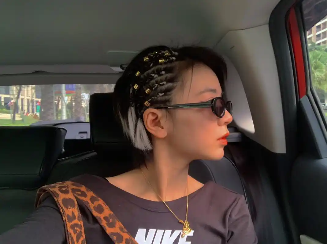 短发女生|一样可以玩脏辫 90第一次尝试脏辫,也是我最想拥有的发型