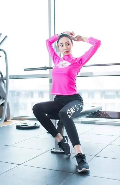 美女健身房性感写真