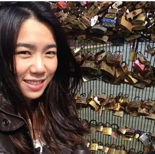 纵使女友负面新闻一大堆,但黎明不听不信,阿wing的"黎明嫂"地位非常