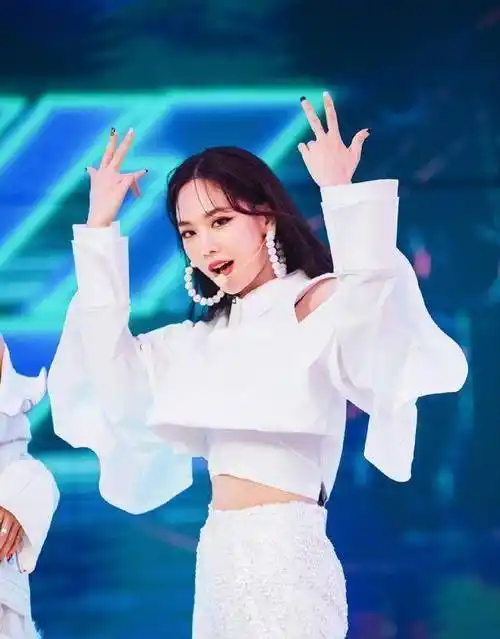 王霏霏回怼恶评获赞无数,是不是塑料姐妹花不要你觉得!