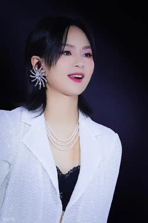 周笔畅超话#全年无休的营业#漂亮好漂亮啊!@周笔畅